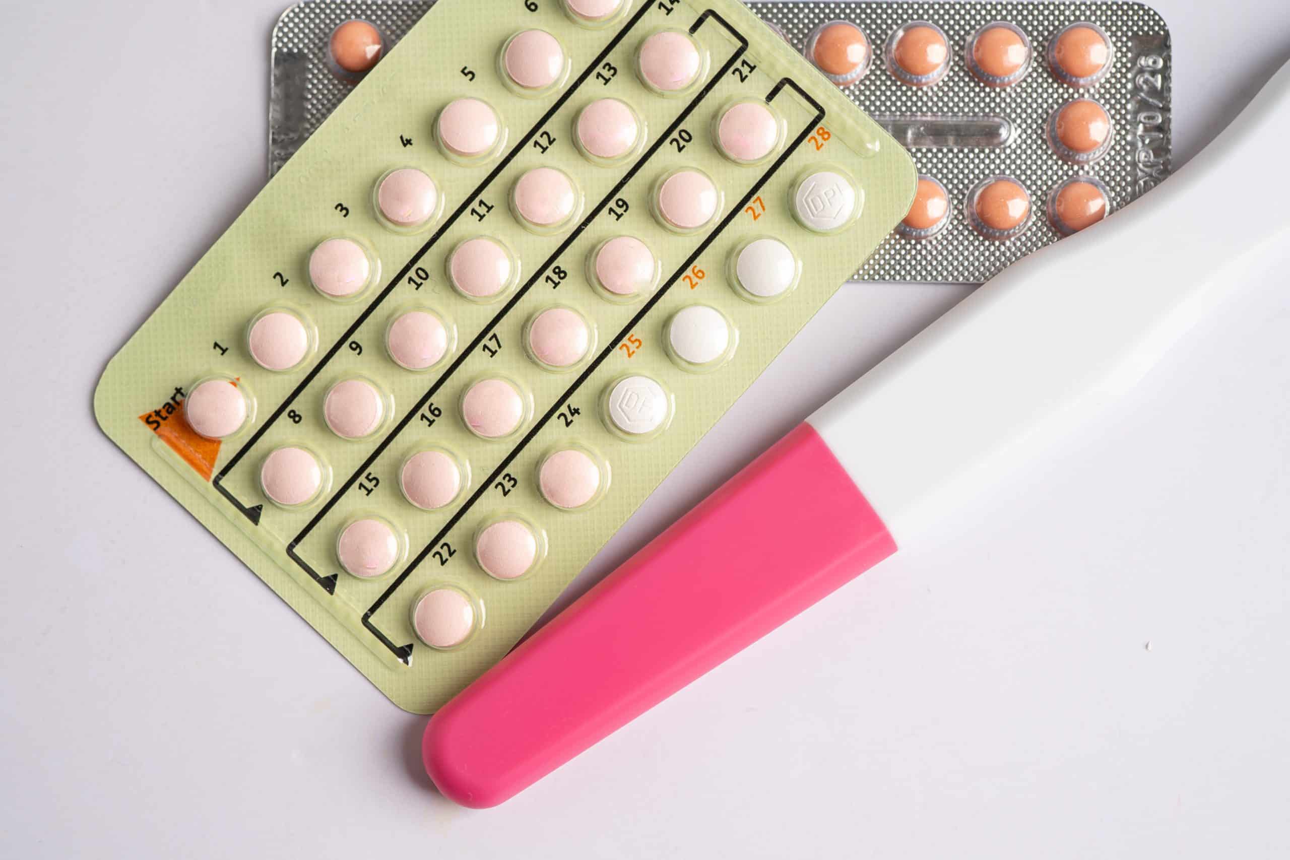 boite de pillule contraceptive et test de grossesse